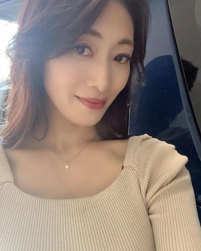 小早川憐子最新動(dòng)態(tài)，從熒屏到現(xiàn)實(shí)，她的魅力持續(xù)閃耀